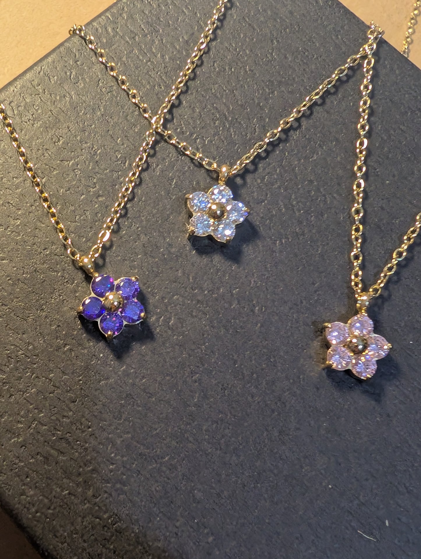 Flower 💜🤍🩷 Stainless steel plated with 18k Gold Necklace