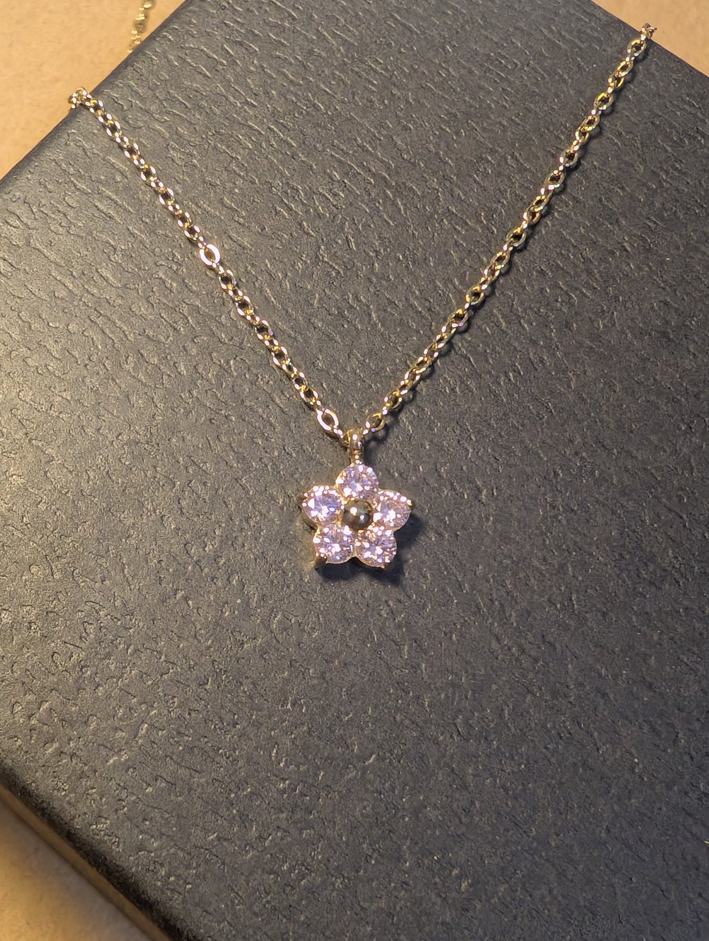 Flower 💜🤍🩷 Stainless steel plated with 18k Gold Necklace