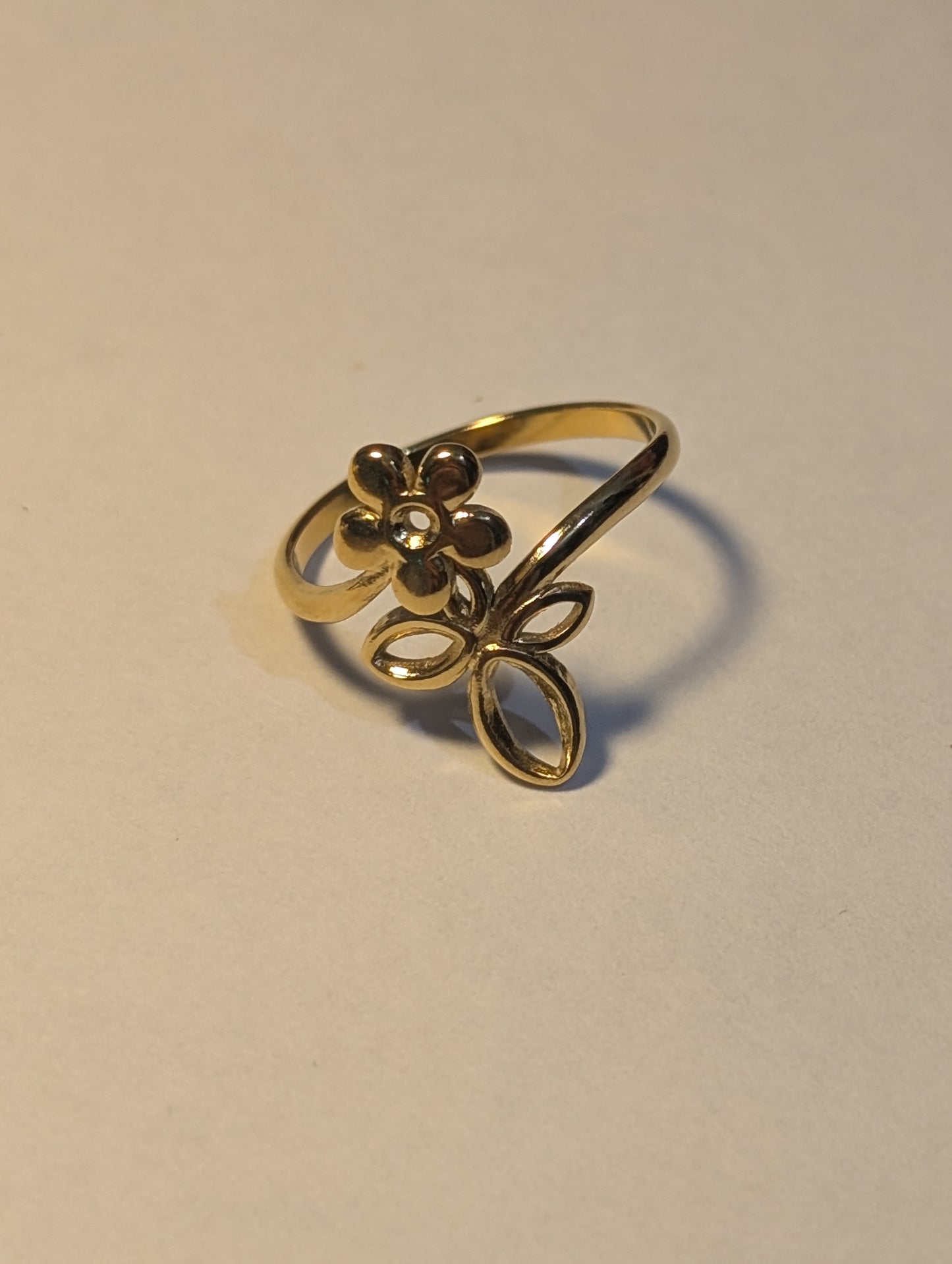 Cute Lil Flower Stainless steel Ring 💛