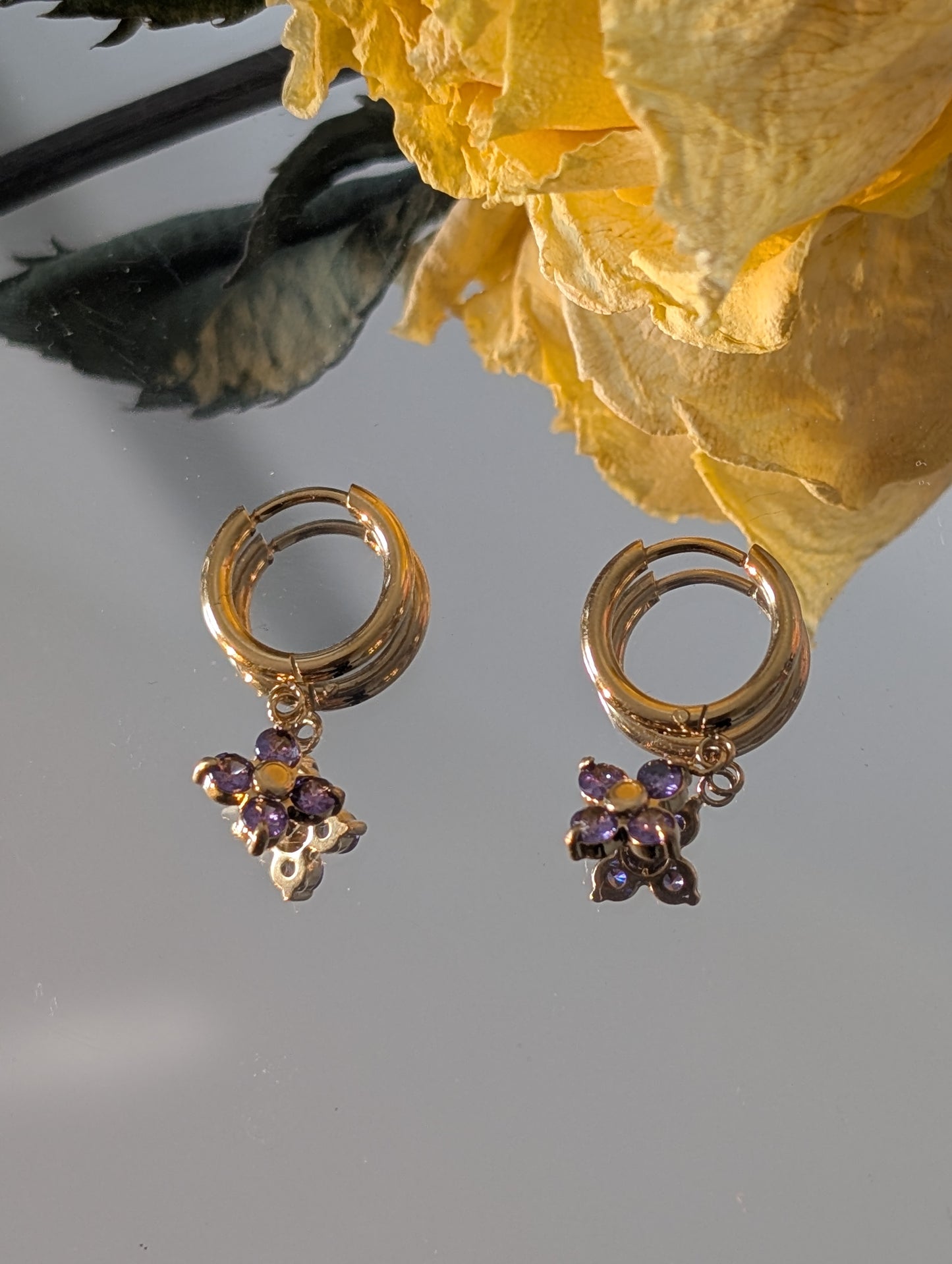 Four-petal flower hoop